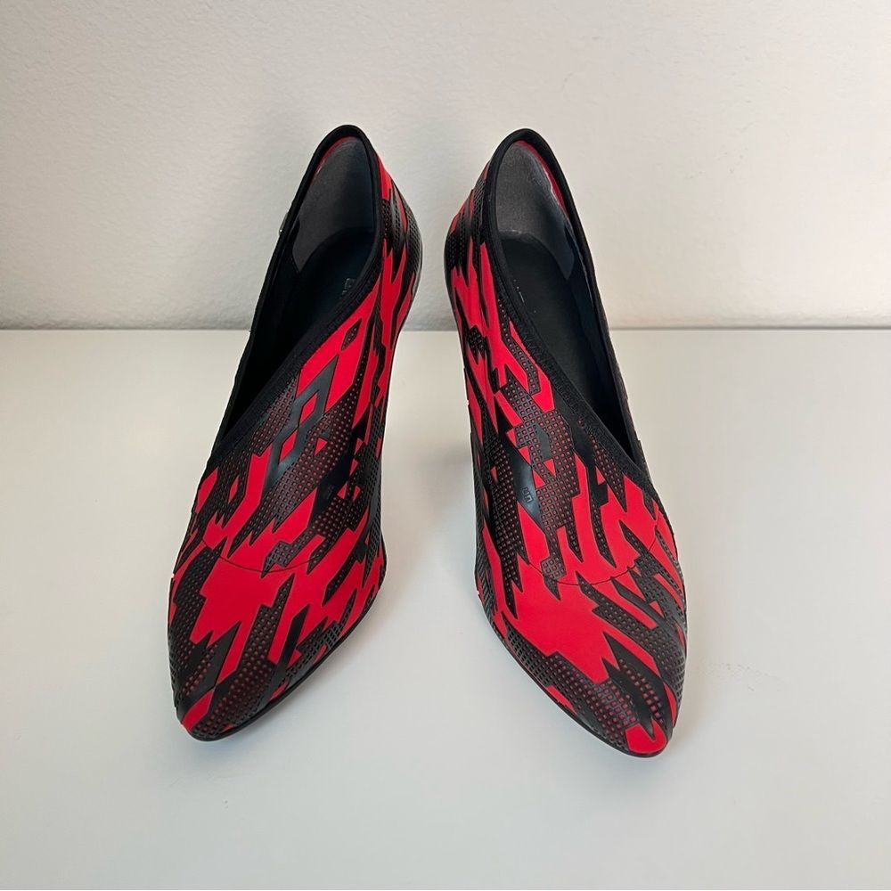 United Nude Fold Lite Mid Heels Blush Geo Red Black Graphic Pumps EU 38 US 7.5